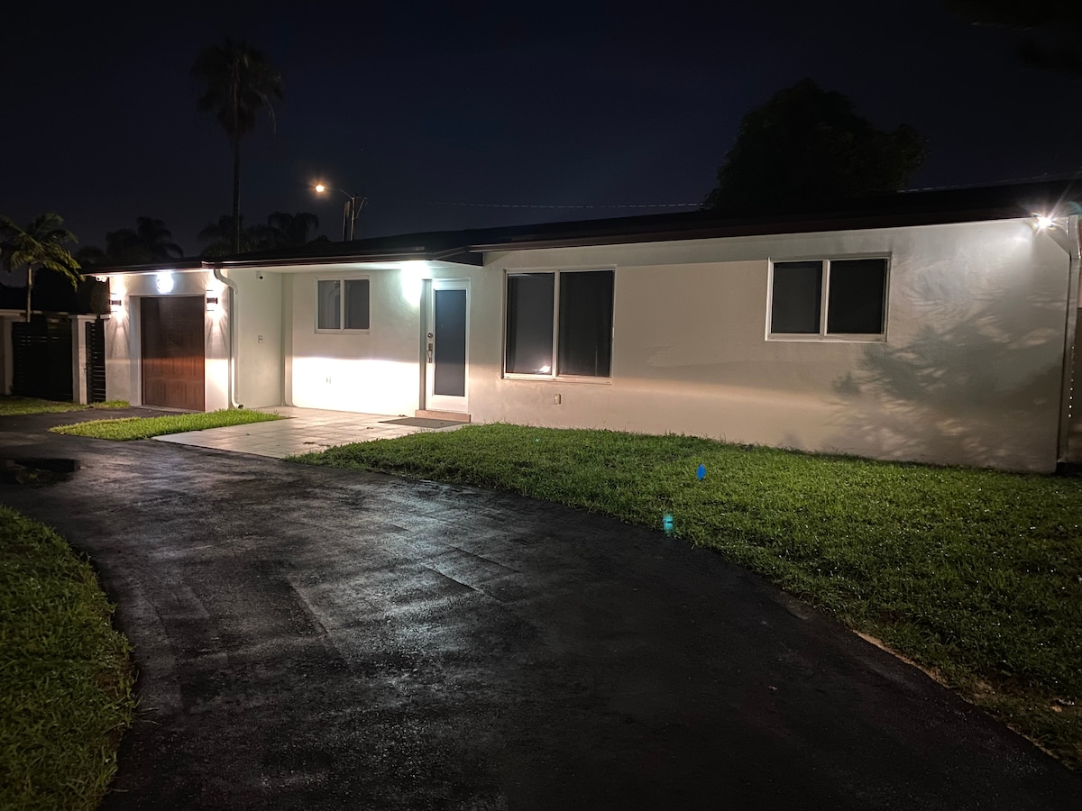 Baby camellia modern, luxurious and spacious house