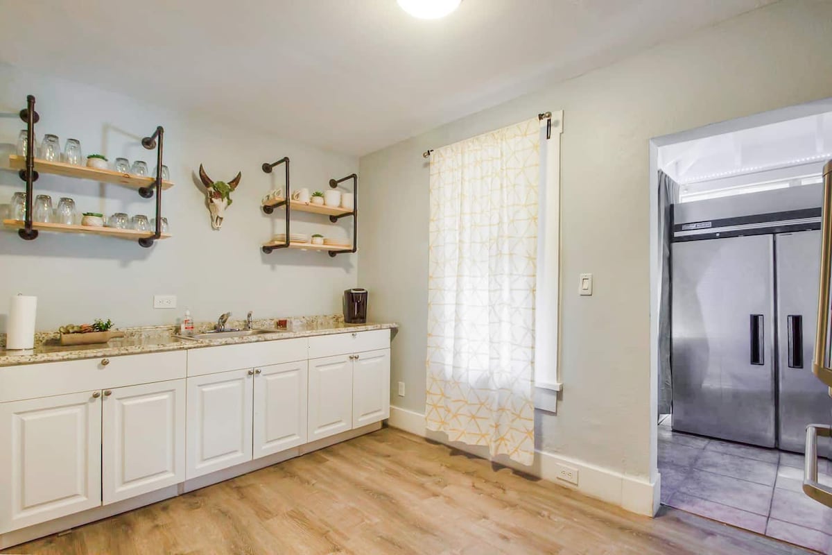 Kitchen 2/4
