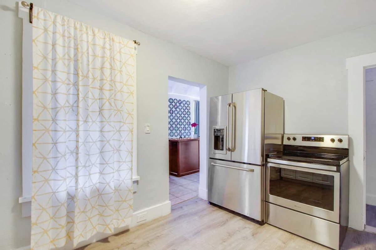 Kitchen (3/4)