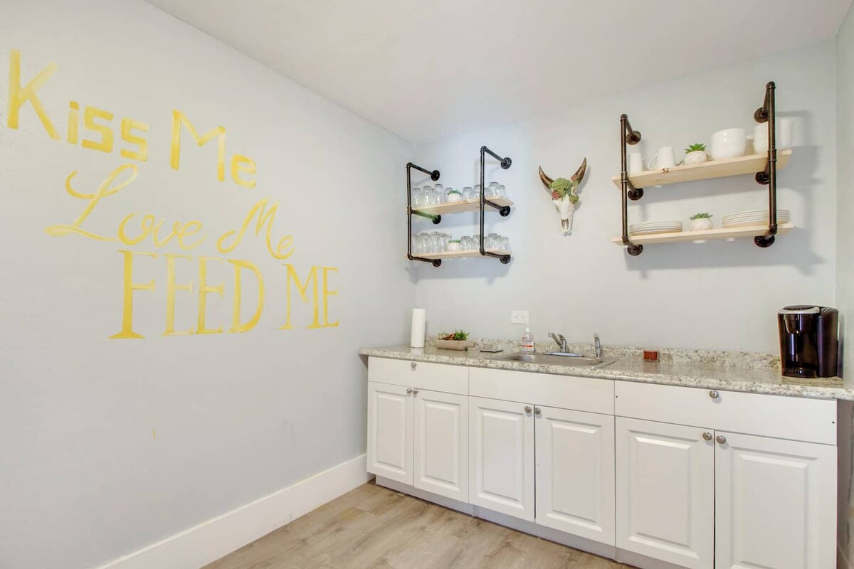 Kitchen (1/4) - "Kiss me Love Me Feed Me" sign