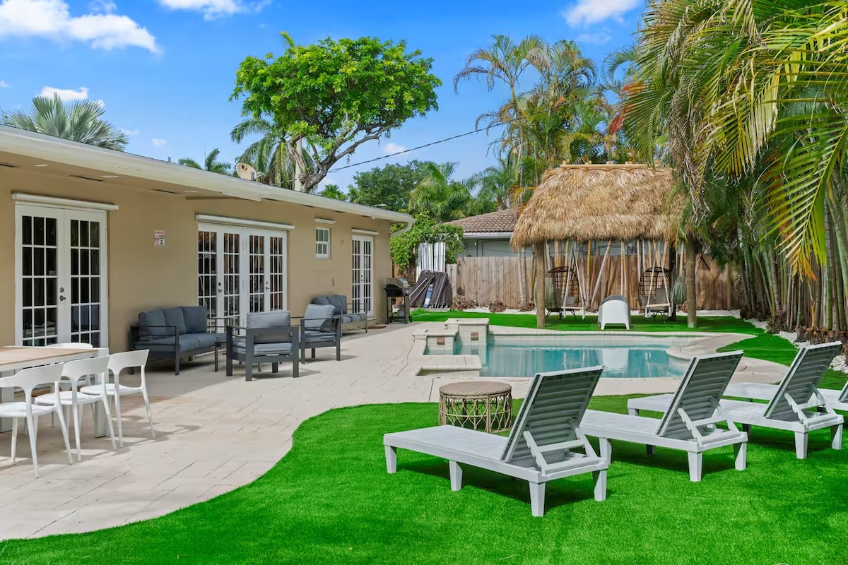Tropical hideaway | private pool | tiki | beach