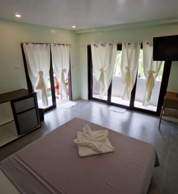 Deluxe Suite with Balcony and Kitchen