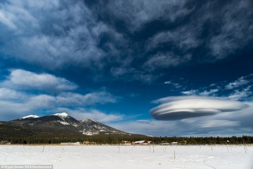 Необыкновенные лентикулярные облака, похожие на НЛО (15 фото)