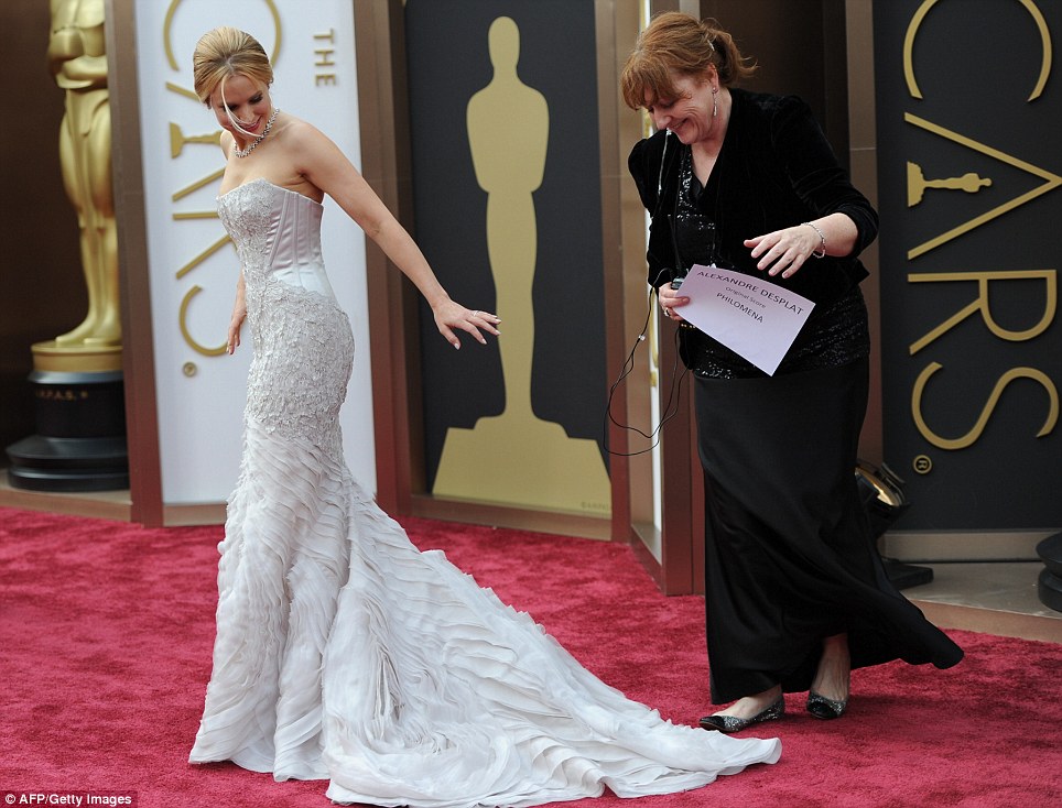 Don't step on the gown! Kristen Bell was cautious about her stunning white gown