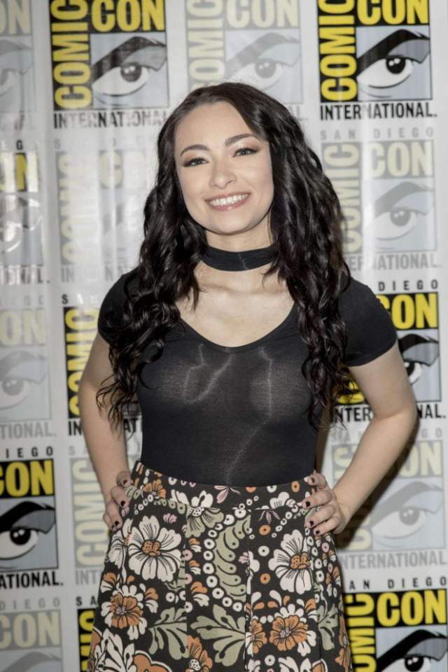 Jodelle Ferland sexy women photo