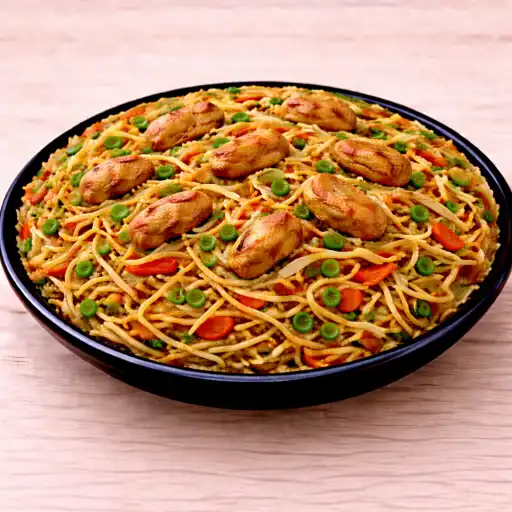 Full Chicken Hakka Noodles |