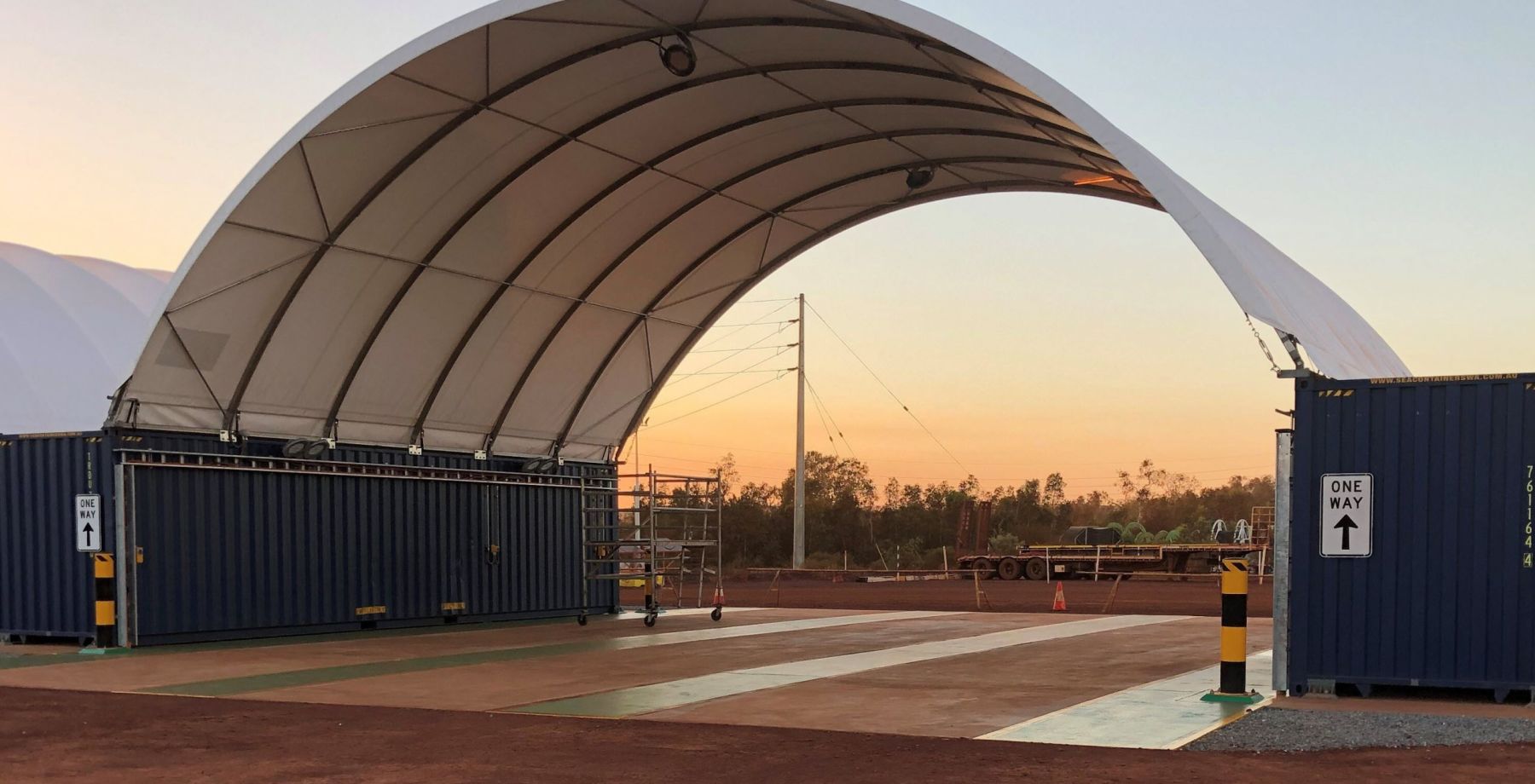 Karratha_building_temporary_shipping_container_shelter
