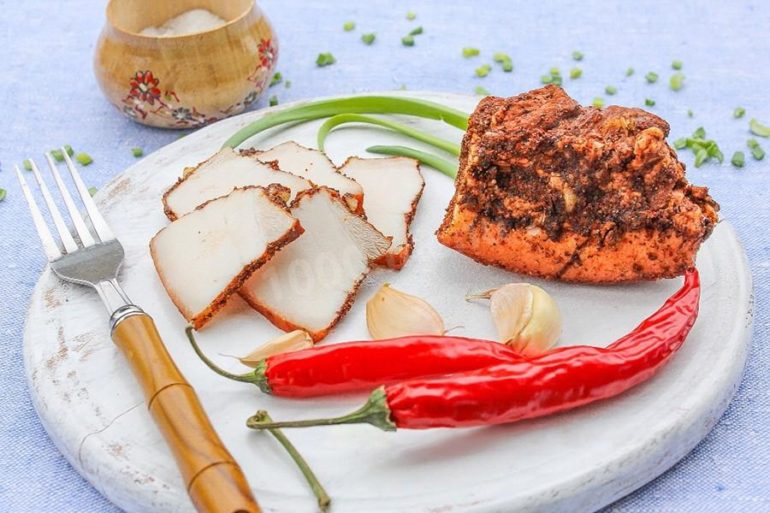 Холодный способ соления Сало в луковой шелухе