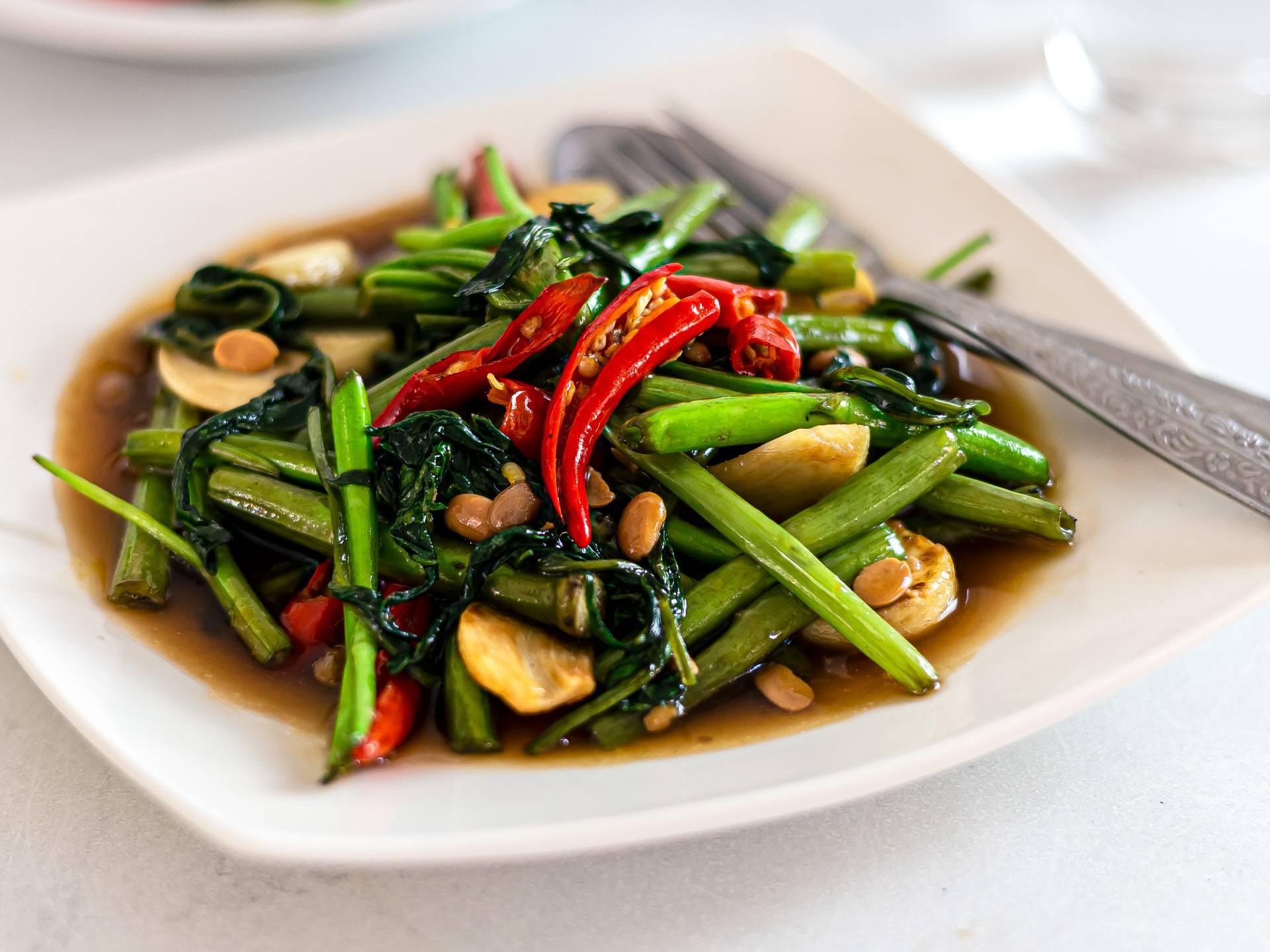  Nam Prik Goong Sot & Pak Boong Rad Ga-ti Sod: Khám phá ẩm thực Thái Lan đích thực! Nguồn ảnh: Foodaciously