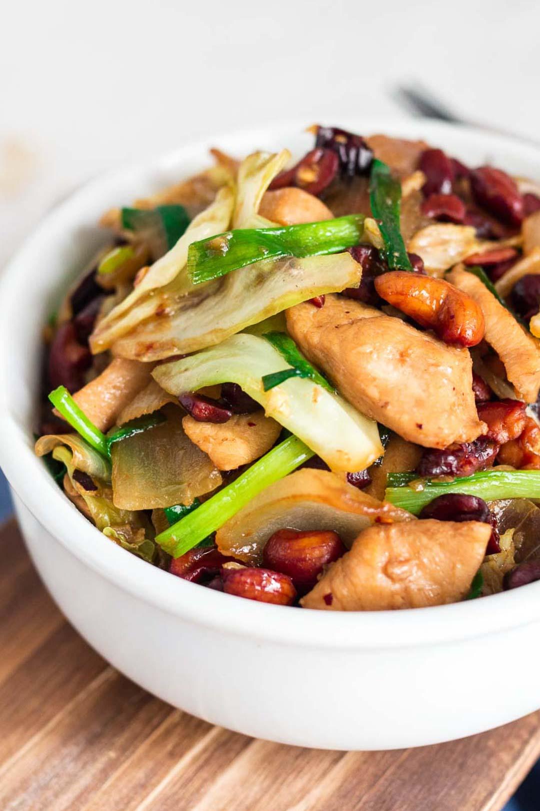 Gà điều kiểu Thái: Bí kíp từ đầu bếp Thái Lan, ngon chuẩn vị tại nhà! Nguồn ảnh: Cooking with Nart