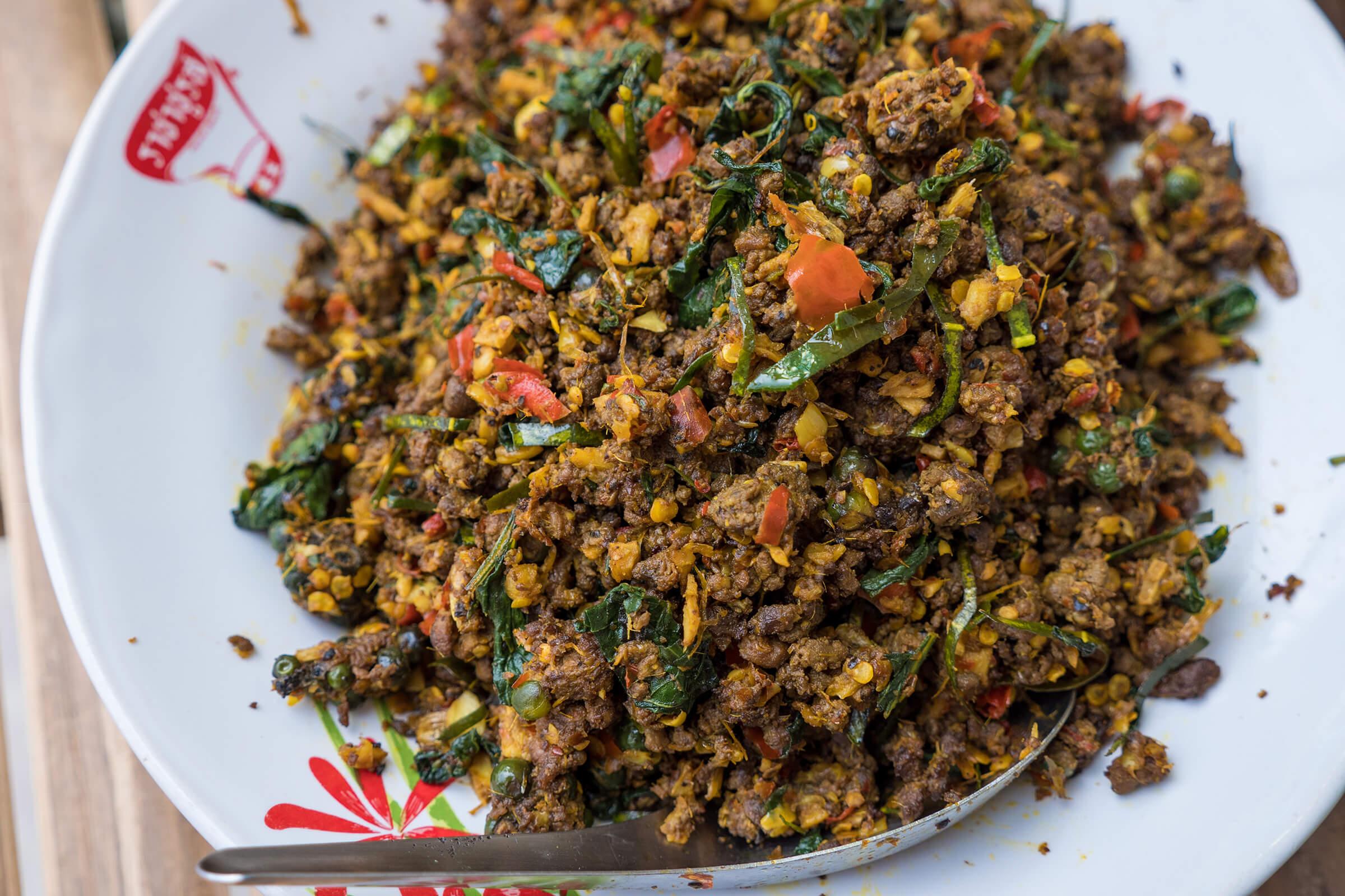 Pad Ped Nok: Bí quyết làm món vịt xào cay kiểu Thái ngon chuẩn vị Songkhla! Nguồn ảnh: Eating Thai Food