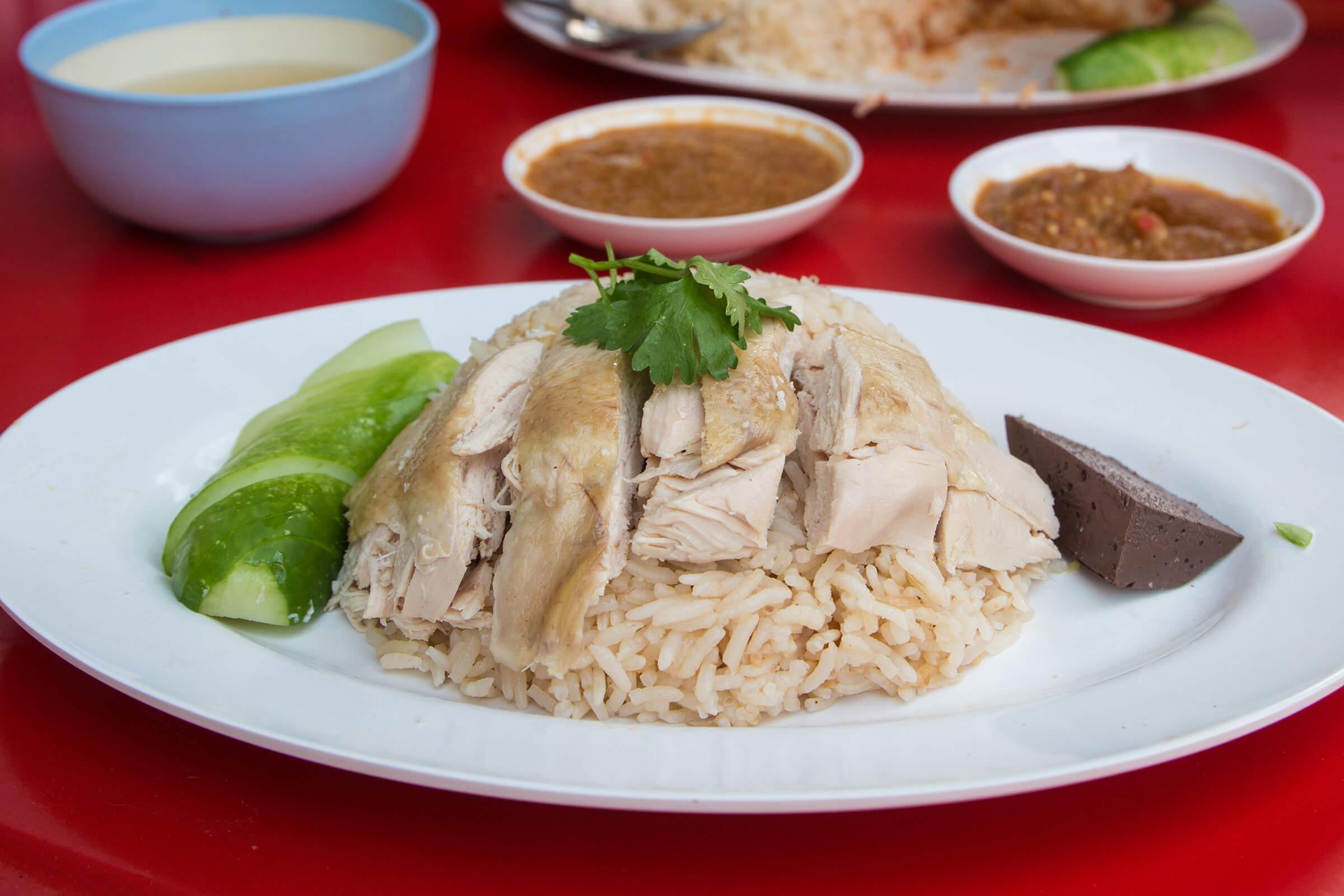 Khao Man Gai: Hành trình khám phá món cơm gà trứ danh Thái Lan! Nguồn ảnh: Eating Thai Food