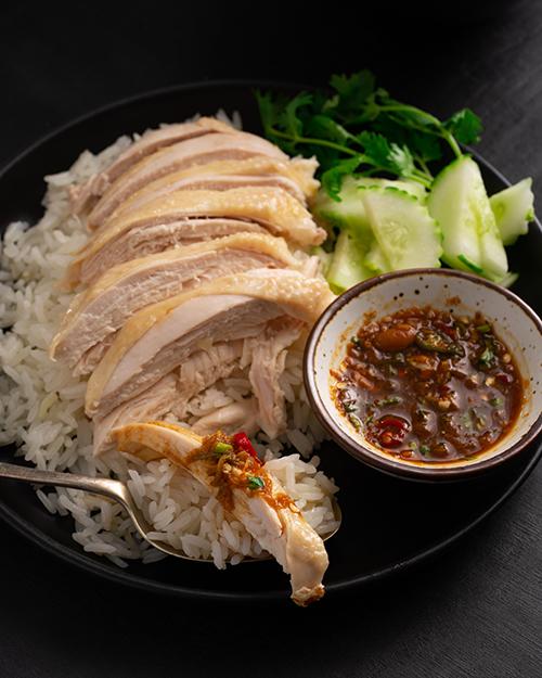 Khao Man Gai: Hành trình khám phá món cơm gà trứ danh Thái Lan! Nguồn ảnh: Marion's Kitchen