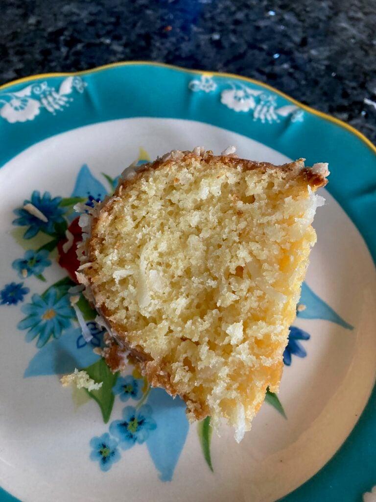  Gỏi xoài tôm kiểu Thái & bánh chanh dứa: Khám phá hương vị hè! Nguồn ảnh: Out of the Box Baking