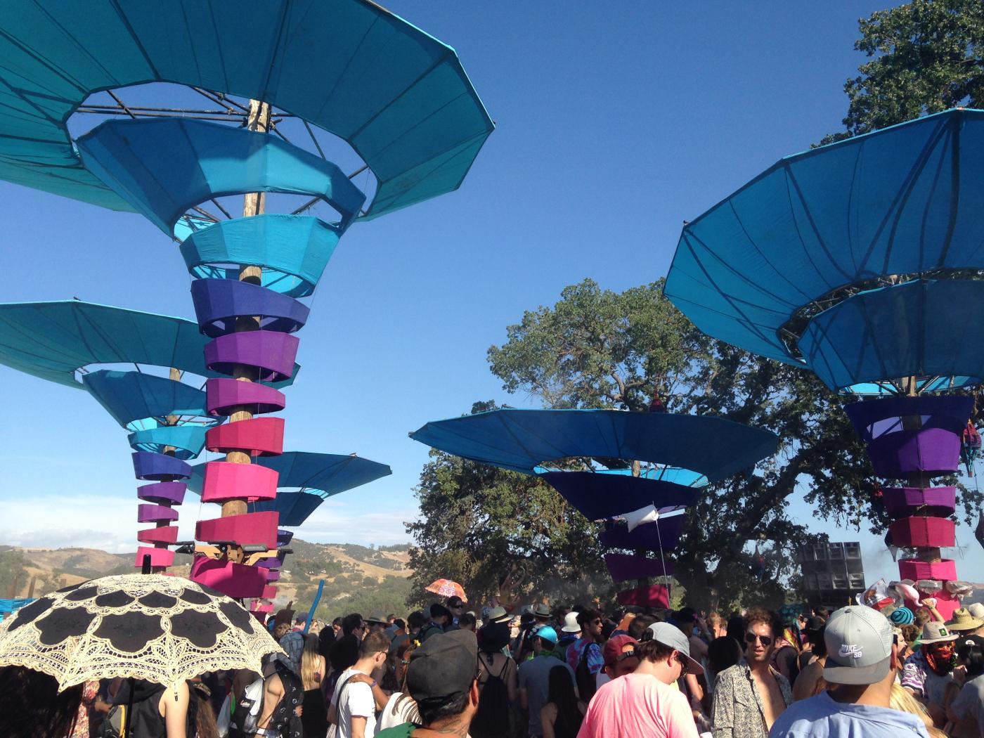 VeloramaFestival - Clear/see through, empty water bottles will be allowed  into the festival today.