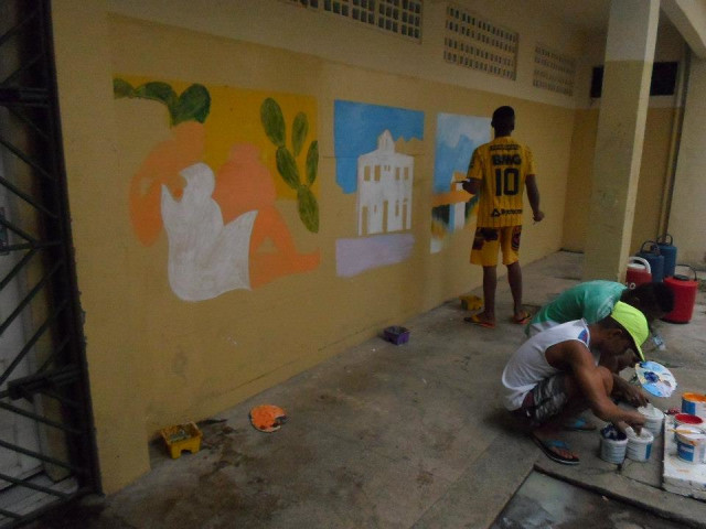 Arquivo Pessoal Oficina de Pintura, na falta de telas, usaram as paredes (CASE Abreu e Lima)