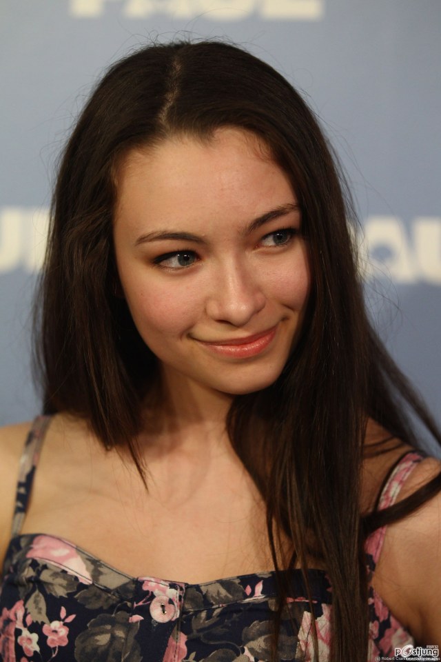 Jodelle Ferland sexy lady pic