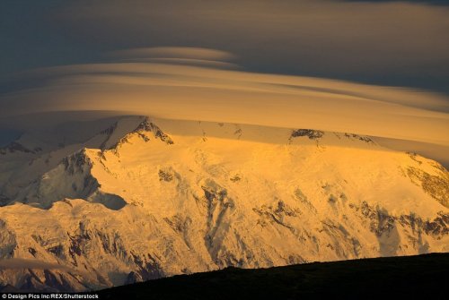 Необыкновенные лентикулярные облака, похожие на НЛО (15 фото)