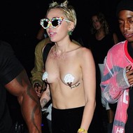 Голая актриса, певица Miley Cyrus фото, эротика, картинки - фотосессия из мужского журнала GQ на Xuk.ru! Фото 12