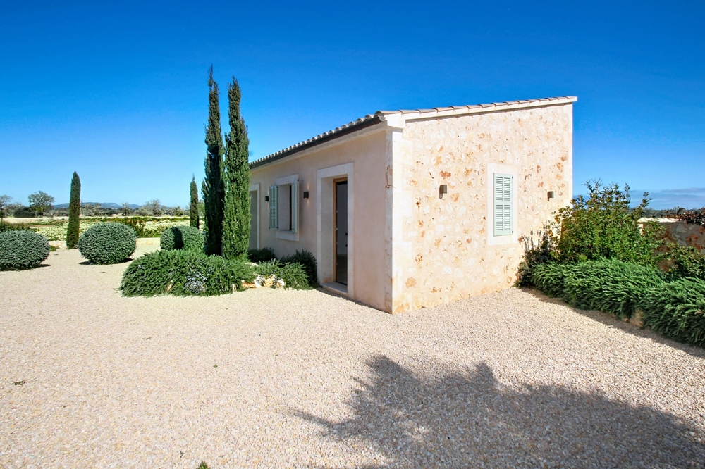 SANTANYÍ: MODERN COUNTRY ESTATE WITH GUEST HOUSE & POOL - Bild 7