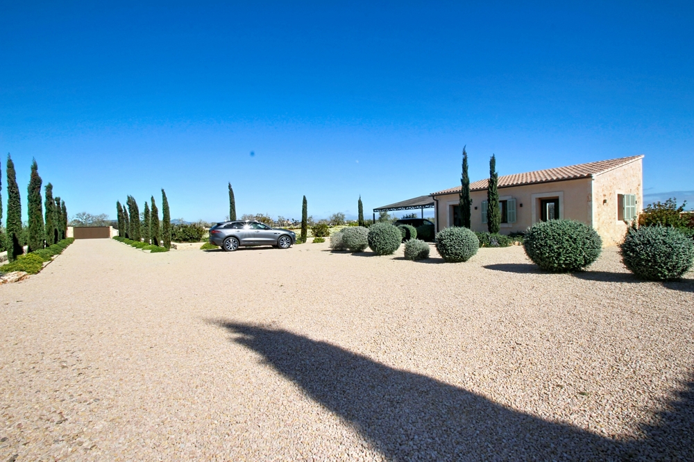 SANTANYÍ: MODERN COUNTRY ESTATE WITH GUEST HOUSE & POOL - Bild 10