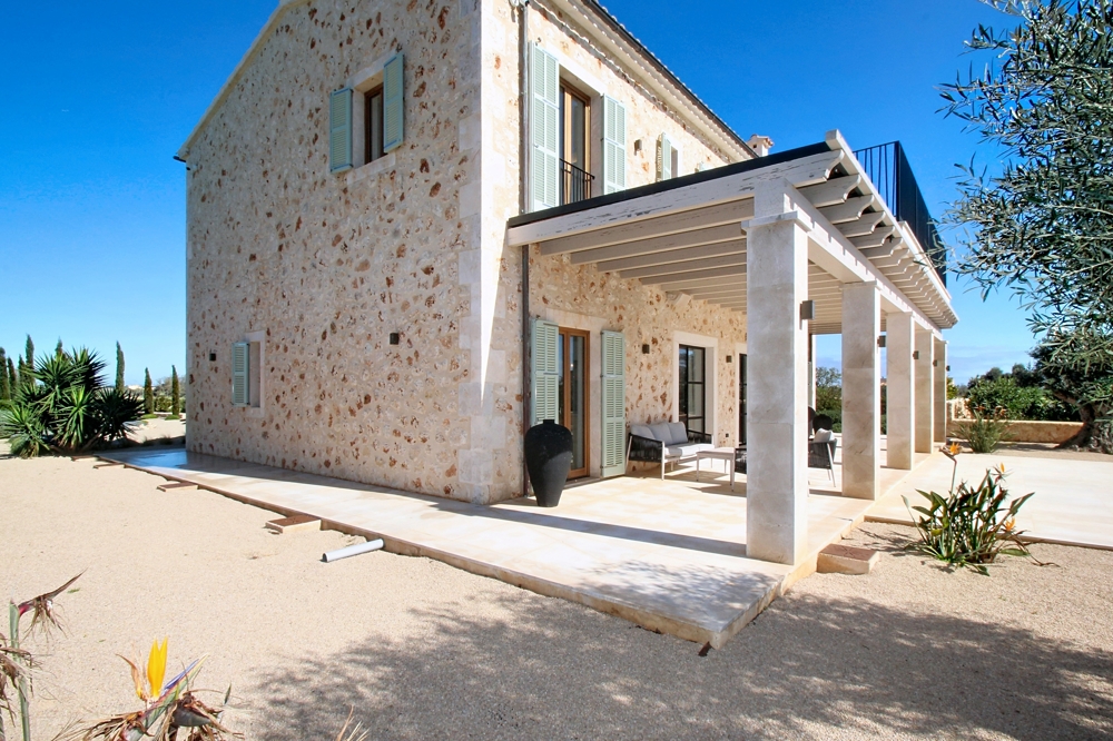 SANTANYÍ: MODERN COUNTRY ESTATE WITH GUEST HOUSE & POOL - Bild 15