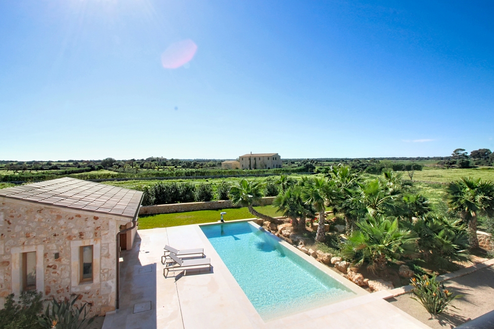 SANTANYÍ: MODERN COUNTRY ESTATE WITH GUEST HOUSE & POOL - Bild 45