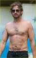 Gerard Butler: Hawaiian Holiday! - gerard-butler photo Gerard Butler: Hawaiian Holiday! - gerard-butler photo