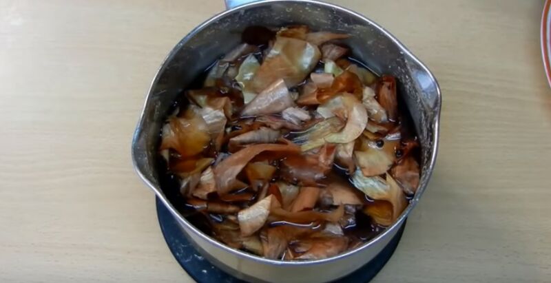 готовим рассол с луковой шелухой и черносливом готовим рассол с луковой шелухой и черносливом
