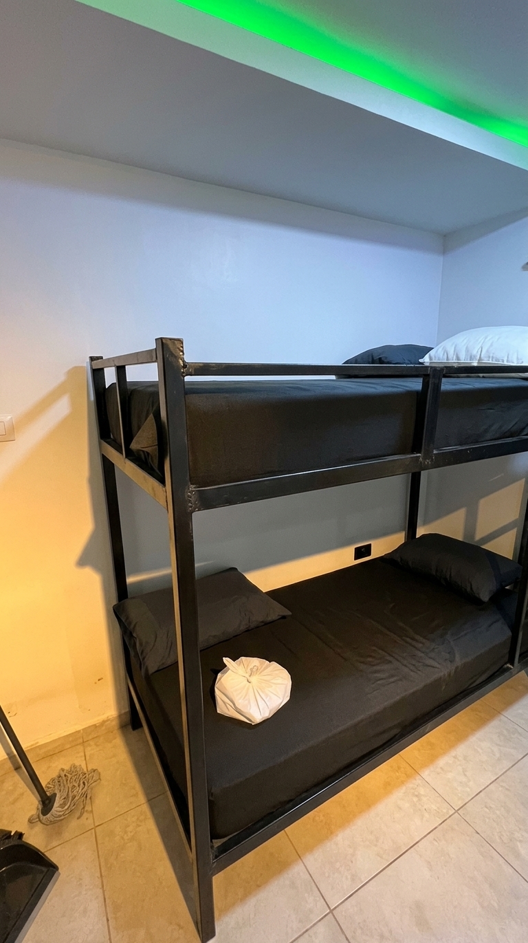 Serviced 4-Man Private Studio Apartment Hostel