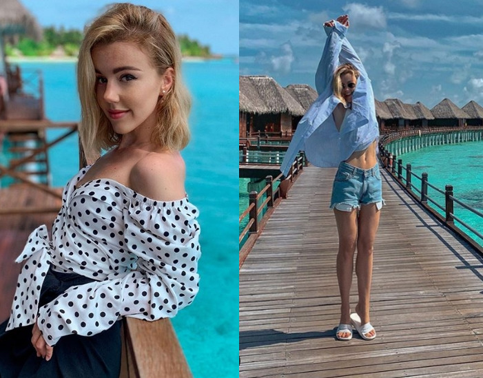 Горячая артистка позирует на пирсе Юлианна на летних фотографиях