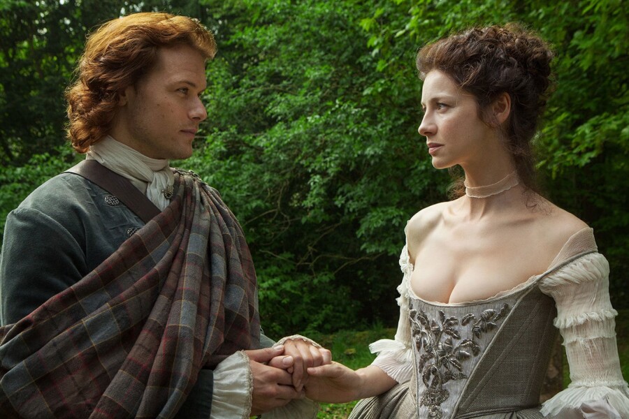 Чужестранка / Outlander (2014p>История Клэр Рэндалл, военной медсестры, которая непостижимым образом во время обычной прогулки перемещается в 1743 год. Незнакомая и опасная обстановка чужой эпохи заставляет девушку принимать смелые и быстрые решения. Привычная жизнь и родной супруг остались в будущем, а здесь и сейчас девушке приходится выйти замуж за шотландского воина – парня со сложной судьбой и искрометным чувством юмора.</p>     <ul><li>Люк Кейдж / Luke Cage (2016 – 2018)</li></ulimg width=