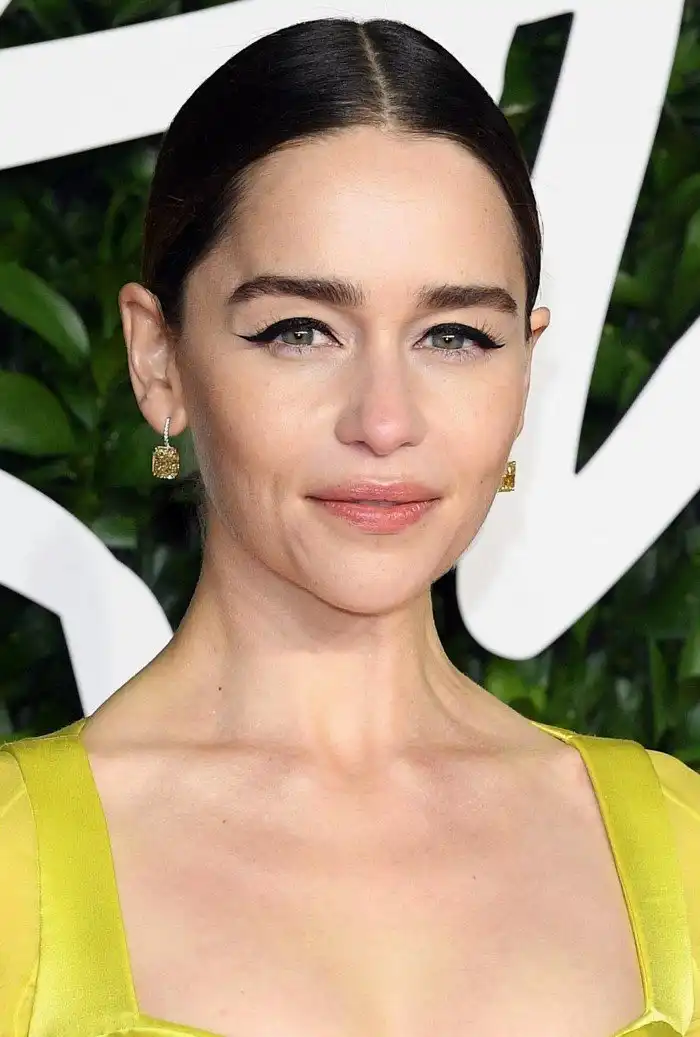 Эмилия Кларк (Emilia Clarke): Сливы, эро-сцены и проф. фотосессии.