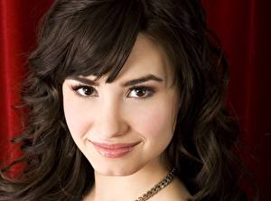 Картинка Demi Lovato Глаза Лицо Смотрит Улыбка Брюнетка Волосы