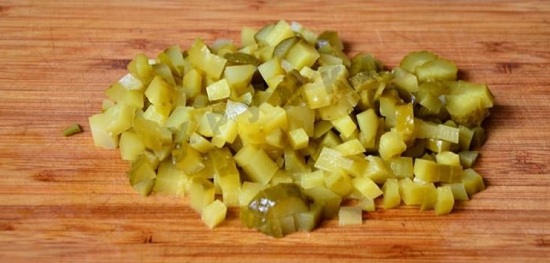 Огурчики шинкуем меленько