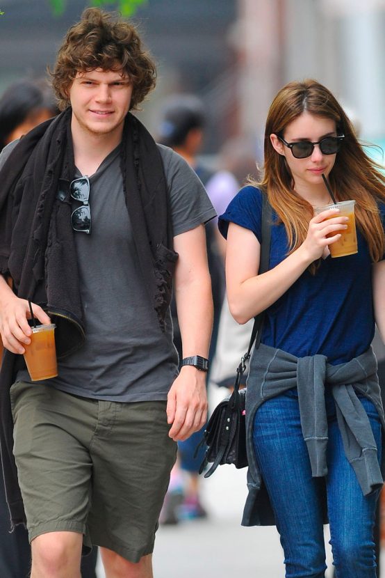 http://res.cloudinary.com/drkxbxmeo/image/upload/v1581761604/emma-roberts-evan-peters-garticle-2-554x830.jpg
