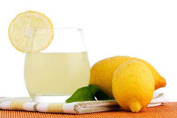 lemon juice to fight toenail fungus at home