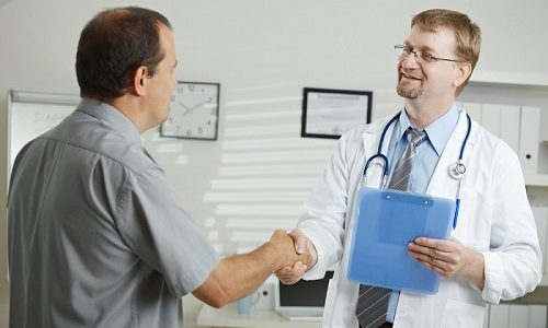 Перед початком застосування ліків потрібно звертатися за допомогою до лікаря і застосовувати засоби після отримання рецепту від проктолога