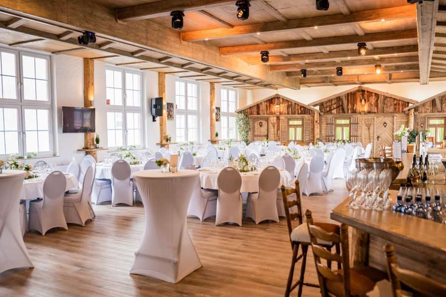 Eventlocation JeTis Hüttenalm Steinenbronn Hochzeitsportal24