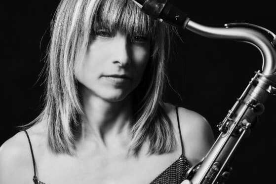 Saxophonistin Isabella Knottner - Musiker in Breitenbach am Inn