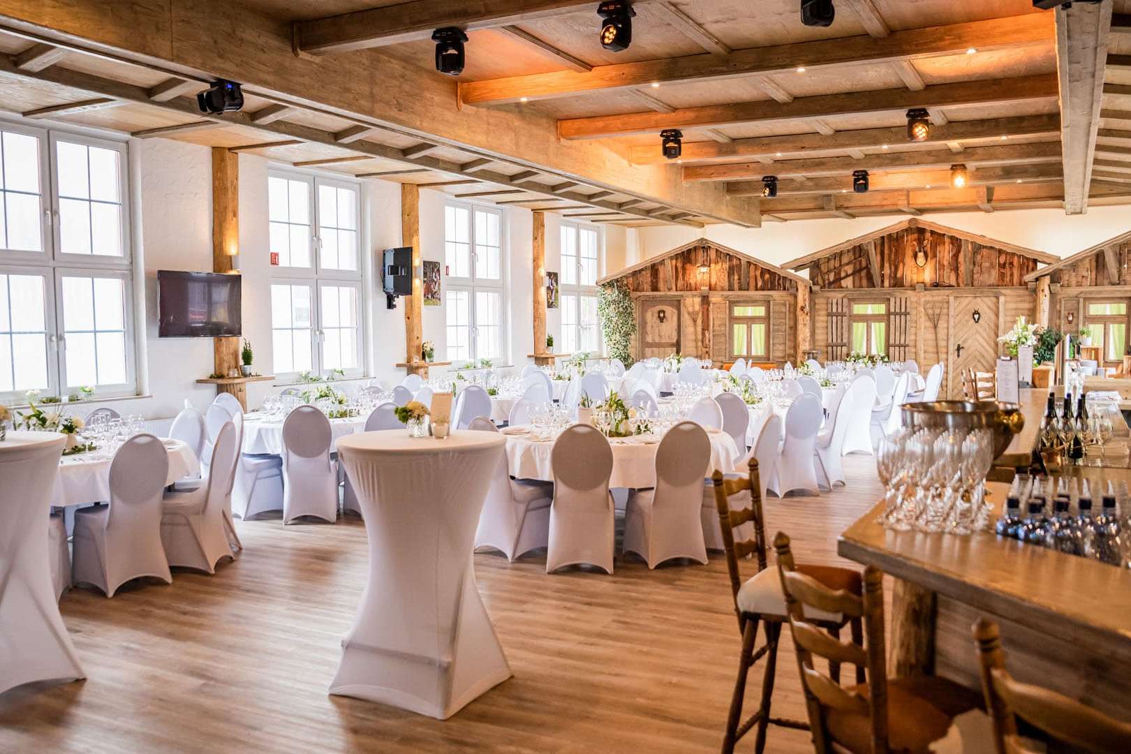 Eventlocation JeTis Hüttenalm - Hochzeitslocations in Steinenbronn