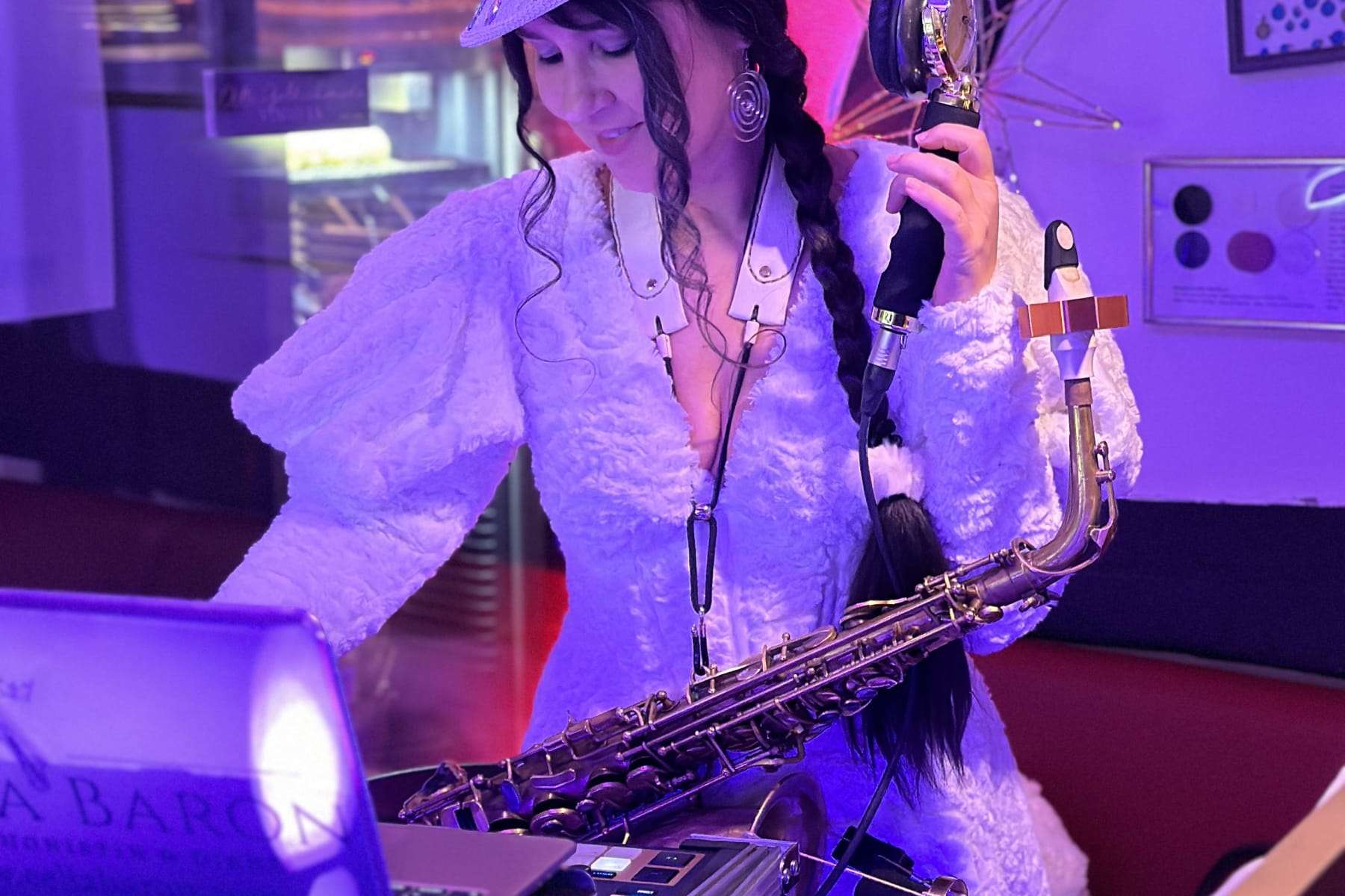 Event DJ & Saxophonistin Celia Baron - DJs in Gersheim