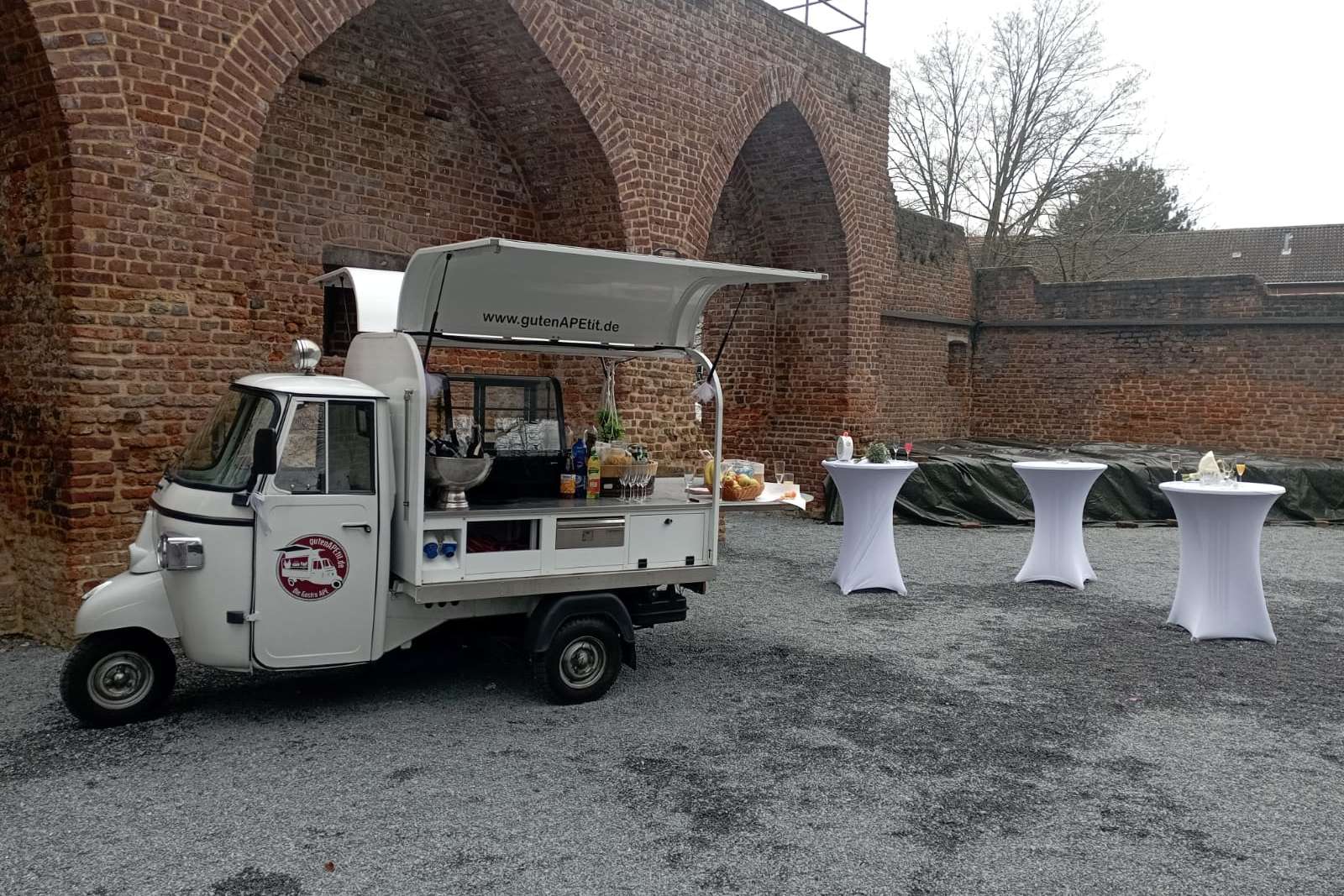 Nutze die Ape - Catering auf 3 Räder - Catering & Partyservice in Duisburg