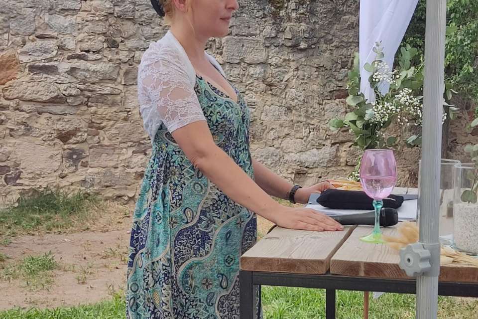 Freie Rednerin und Sängerin Nicole Forster individuelle Rede und