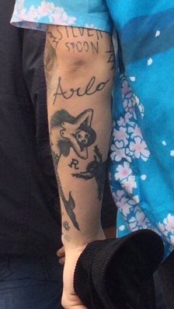 harry styles arlo and letter r tattoo