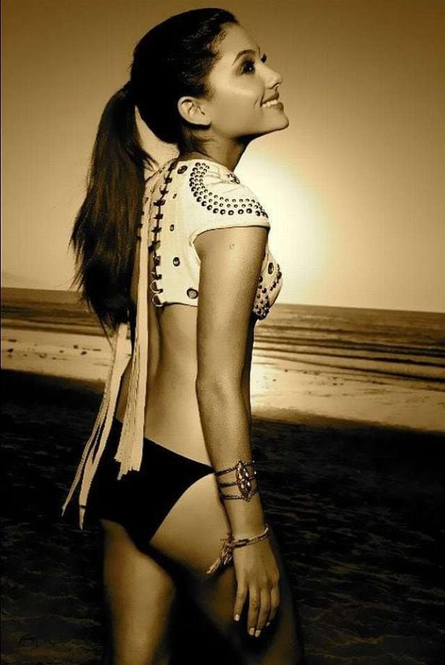 ariana grande booty pictures