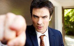 йен сомерхолдер иен сомерхолдер мужчина брюнет лицо взгляд рука костюм актер сериал дневники вампира деймон сальваторе