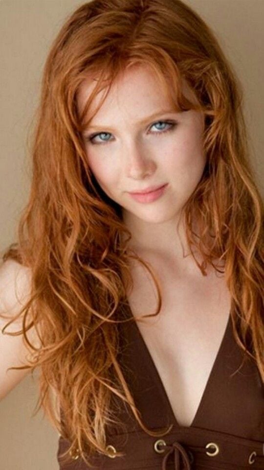 Molly C. Quinn sexy lady photo