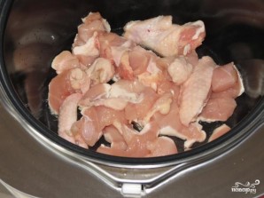 Тушеная курица с картофелем в мультиварке - фото шаг 1