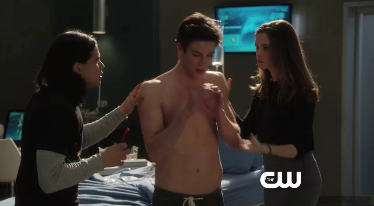 Grant Gustin uncensored nude pic